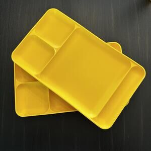 Lot of 8 Yellow Tupperware Divided Lunch Trays 1535-3 & 1535-4 Picnic BBQ‎ EUC